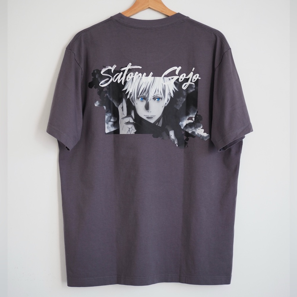 Jujutsu kaisen satoru gojo graphic Uniqlo T shirt new